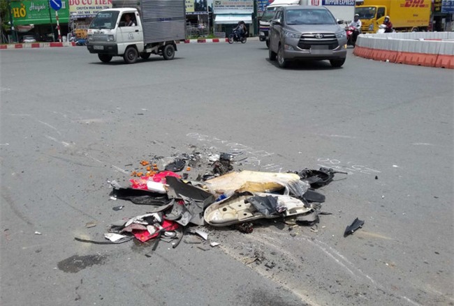Xe tai can nat vun xe may o Sai Gon, nguoi dan ong 50 tuoi nguy kich hinh anh 2