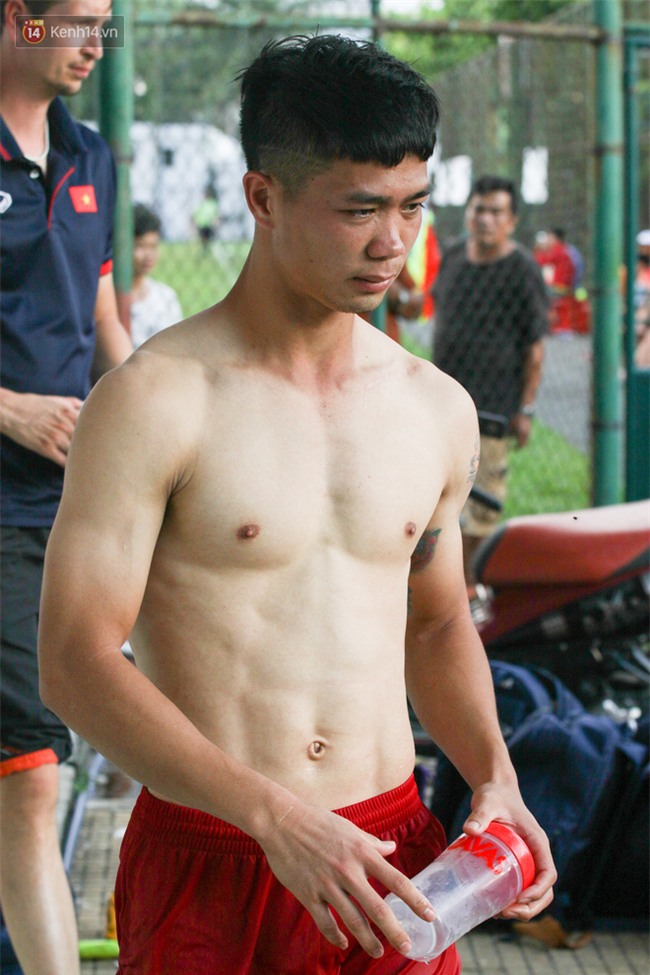 Công Phượng lập siêu phẩm đá phạt, khoe body 6 múi - Ảnh 4.