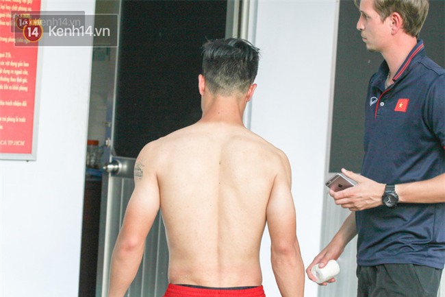 Công Phượng lập siêu phẩm đá phạt, khoe body 6 múi - Ảnh 5.