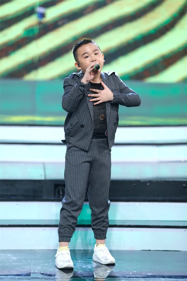 Isaac thấy mệt tim, Bích Phương suýt khóc khi nghe bé 11 tuổi xinh xắn hát - Ảnh 9.