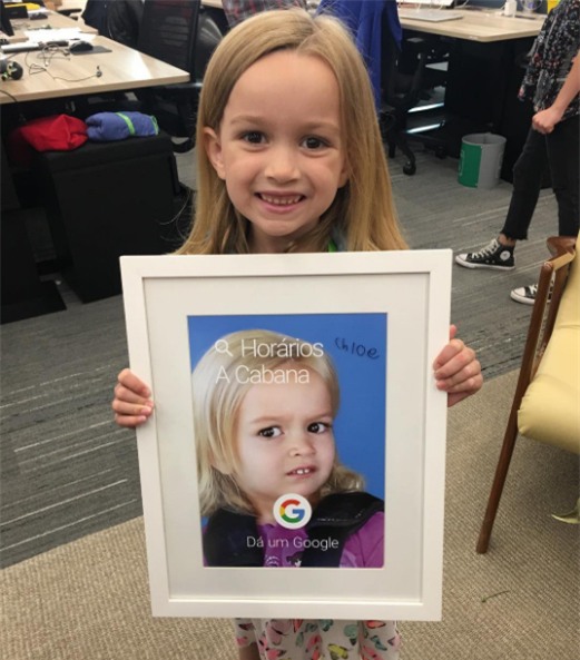 Cô bé cau có nổi tiếng YouTube một thời giờ xinh xắn đốn tim dân mạng - Ảnh 3.