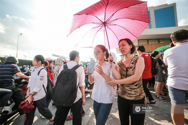 neu-ai-muon-hieu-long-cha-me-hay-cu-den-cong-truong-nhung-ngay-thi9