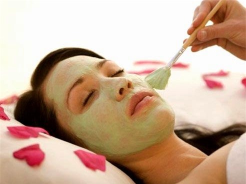 Cach lam bot nha dam giup trang da ‘than toc’ chi em nao cung nen biet