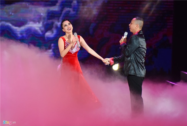 Suc quyen ru ma luc cua Khanh Thi dat tren tung buoc nhay hinh anh 3