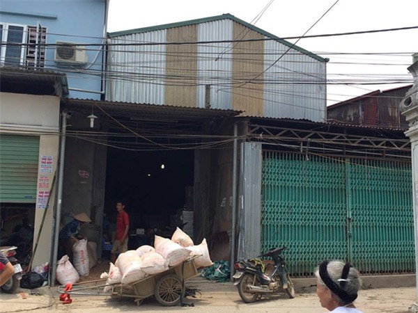 vu be 35 ngay tuoi tu vong trong chau nuoc o ha noi: "4h sang me chau van cho con trai bu" - 1