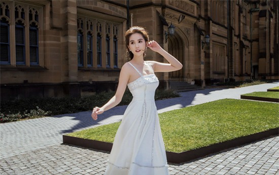 Ngọc Trinh, Khánh My, sao Việt