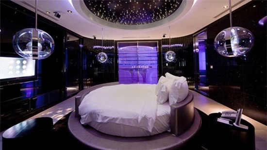 Ngọc Trinh, Khánh My, sao Việt