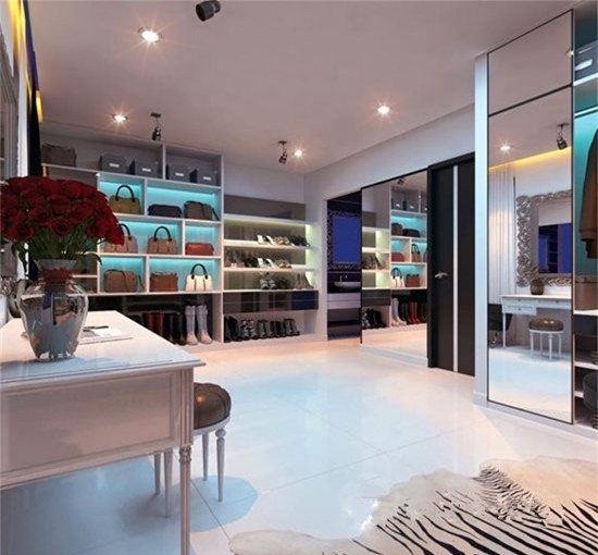 Ngọc Trinh, Khánh My, sao Việt