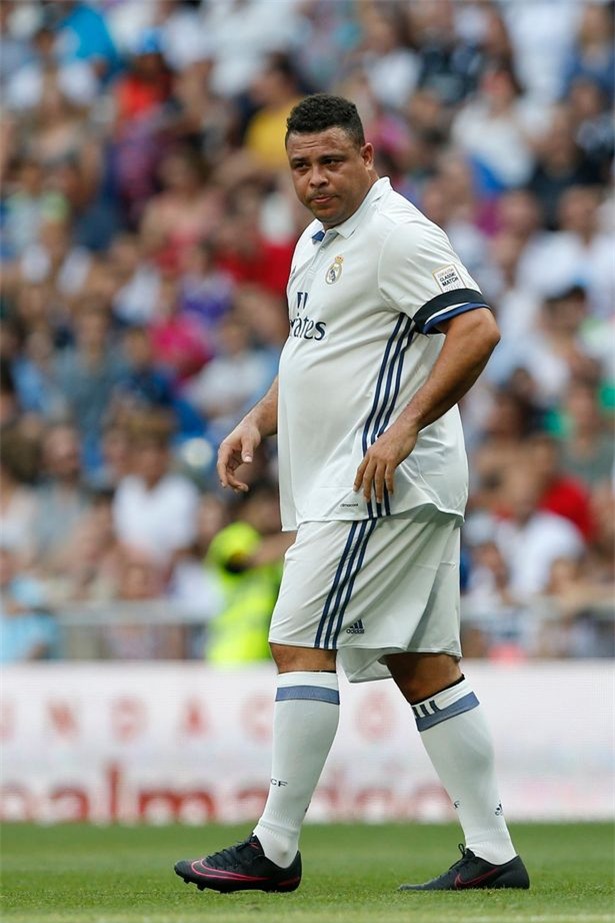 Người ngoài hành tinh Ronaldo tăng cân chóng mặt khiến fan xót xa - Ảnh 2.