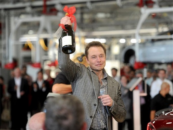 Musk là một tỷ phú công nghệ, một nhà đầu tư và phát minh nhưng đồng thời cũng là một người thích tiệc tùng.