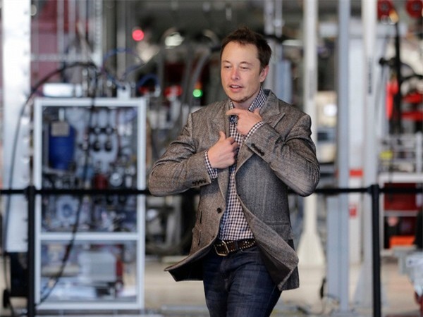 Phần lớn thời gian trong ngày của Musk đều giành cho công việc. Vị tỷ phú công nghệ này làm việc 85 đến 100 giờ mỗi tuần và 80% thời gian cho công việc là tập trung vào thiết kế và kỹ thuật.