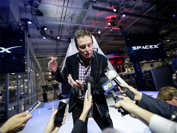 Thứ 7 Elon Musk có thể làm việc tại SpaceX hoặc Tesla và chủ nhật là thời gian nghỉ ngơi ngắn ngủi trong tuần của vị tỷ phú này.