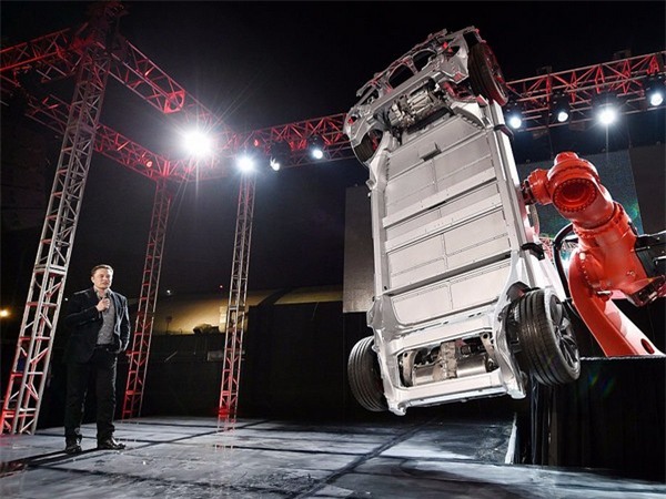 Làm việc đa nhiệm và làm việc nhiều giờ nhất có thể là một phần quan trọng trong chiến lược của Elon Musk.