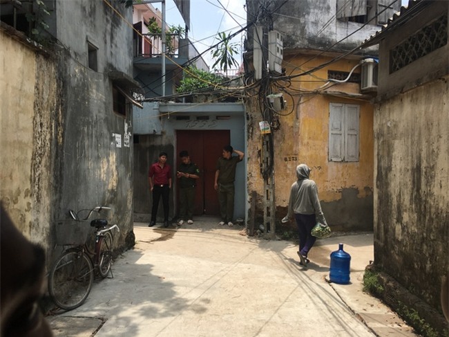 Ông nội kể lại giây phút phát hiện cháu trai 33 ngày tuổi tử vong trong chậu nước - Ảnh 1.