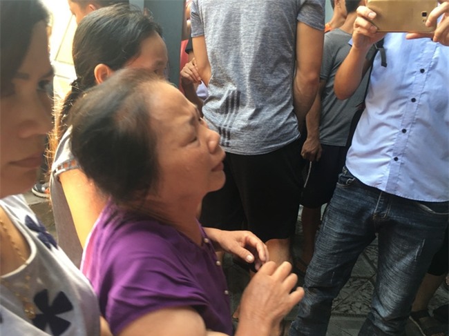 Ông nội kể lại giây phút phát hiện cháu trai 33 ngày tuổi tử vong trong chậu nước - Ảnh 3.