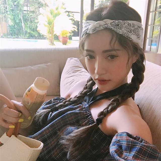 Ai bảo tóc tết hai bên quê như thím, ngắm sao Việt với kiểu tóc này mới thấy hết sự hay ho của nó - Ảnh 1.