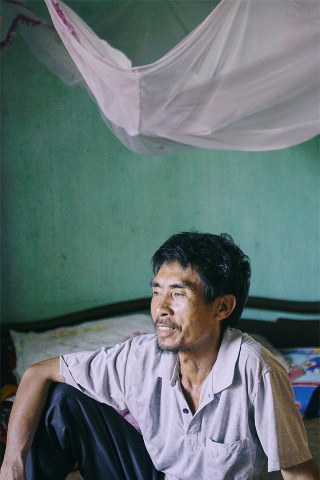 Gồng mình nuôi 2 đứa con bại não và mẹ già bệnh tật nhưng đôi vợ chồng này chưa một lần muốn bỏ cuộc - Ảnh 9.