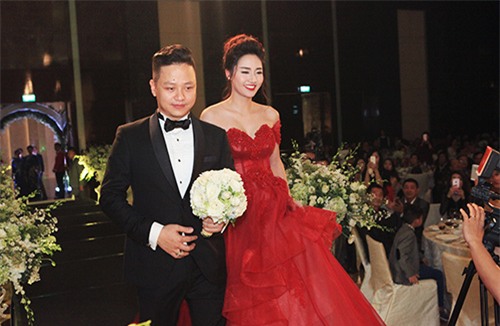 Người đẹp – đại gia và những đám cưới xa xỉ “kẻ tám lạng người nửa cân” khiến ai cũng phải mắt tròn mắt dẹt - Ảnh 15.