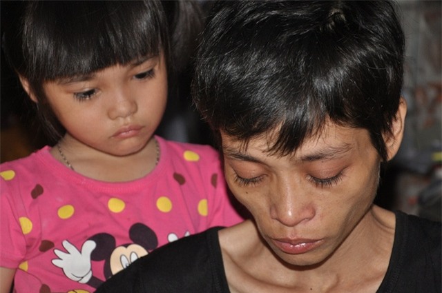 Chỉ vì nghèo khổ mà mẹ con, bà cháu phải sống xa nhau cho dù lòng chị đau như cắt.