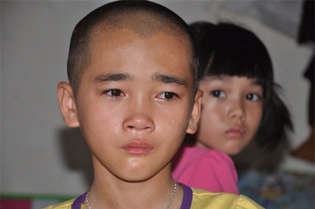 Anh ra đi để lại người vợ bệnh tật và hai cô con gái đáng thương.