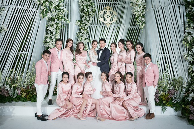 Mỹ nhân đẹp nhất nhì Thái Lan đeo nhẫn kim cương 5 carat, thay 6 bộ váy đắt đỏ trong đám cưới triệu đô - Ảnh 14.