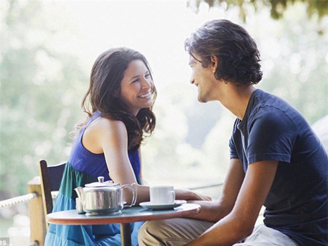 Đêm tân hôn tôi bị chồng bỏ lại một mình, sáng ra thì bị cả nhà chồng dằn mặt - Ảnh 1.