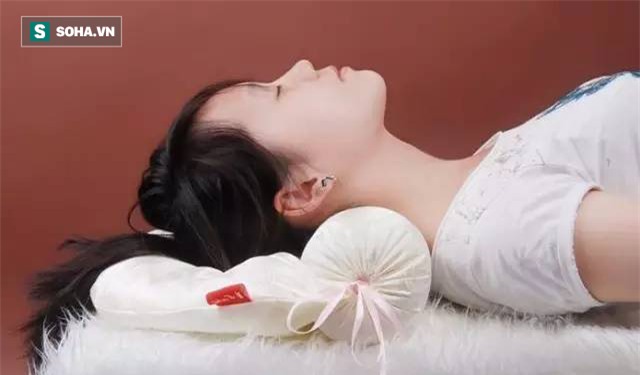 Bác sĩ tiết lộ: Cho một ít hạt đậu nành vào ruột gối, bệnh đau cổ vai gáy sẽ biến mất - Ảnh 8.