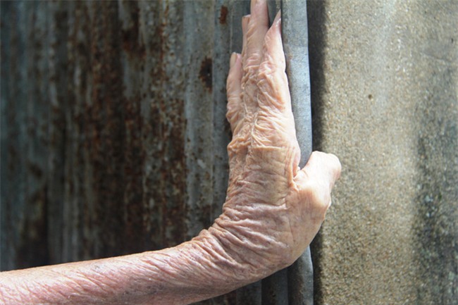 Rơi nước mắt chuyện người mẹ già 91 tuổi có 6 đứa con, cuối đời phải lượm ve chai nuôi con tâm thần - Ảnh 16.