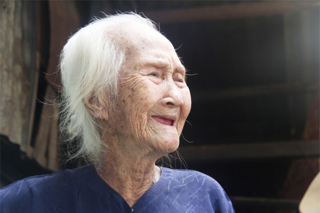 Rơi nước mắt chuyện người mẹ già 91 tuổi có 6 đứa con, cuối đời phải lượm ve chai nuôi con tâm thần - Ảnh 17.