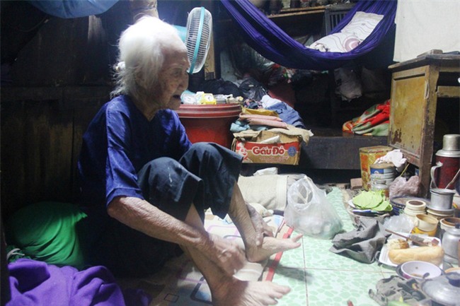 Rơi nước mắt chuyện người mẹ già 91 tuổi có 6 đứa con, cuối đời phải lượm ve chai nuôi con tâm thần - Ảnh 5.