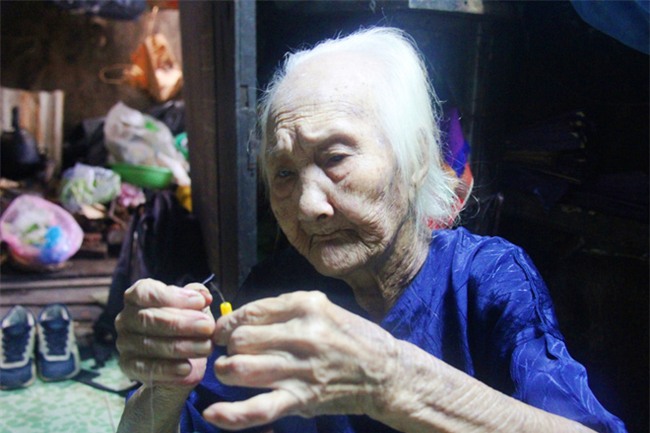 Rơi nước mắt chuyện người mẹ già 91 tuổi có 6 đứa con, cuối đời phải lượm ve chai nuôi con tâm thần - Ảnh 6.