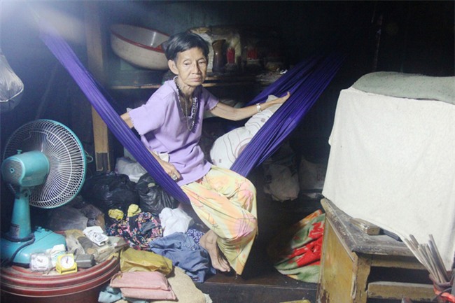 Rơi nước mắt chuyện người mẹ già 91 tuổi có 6 đứa con, cuối đời phải lượm ve chai nuôi con tâm thần - Ảnh 7.