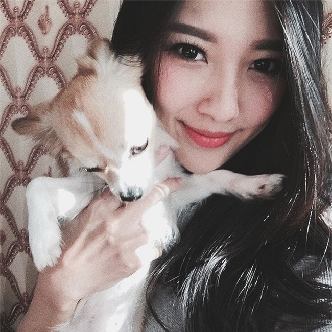 co gai thai lan xinh dep nhu nu than khien canh may rau xao xuyen - 4