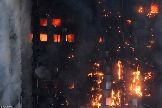 Khung cảnh rợn người sau khi ngọn lửa kinh hoàng nuốt chửng tòa tháp 27 tầng ở London - Ảnh 3.