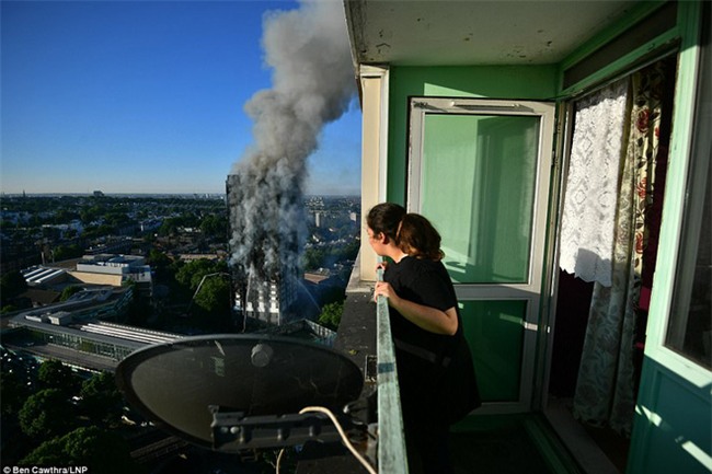 Khung cảnh rợn người sau khi ngọn lửa kinh hoàng nuốt chửng tòa tháp 27 tầng ở London - Ảnh 13.