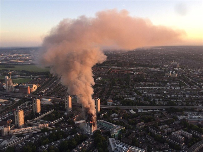 Khung cảnh rợn người sau khi ngọn lửa kinh hoàng nuốt chửng tòa tháp 27 tầng ở London - Ảnh 17.