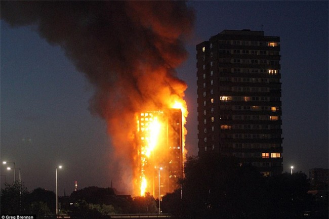 Khung cảnh rợn người sau khi ngọn lửa kinh hoàng nuốt chửng tòa tháp 27 tầng ở London - Ảnh 5.