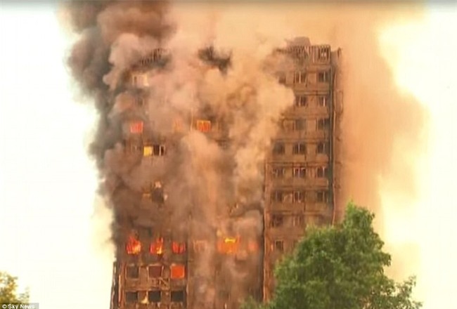 Khung cảnh rợn người sau khi ngọn lửa kinh hoàng nuốt chửng tòa tháp 27 tầng ở London - Ảnh 6.