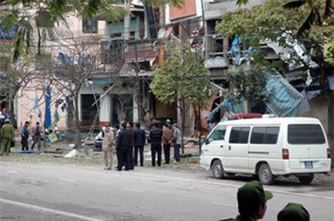 Gai min nha giam doc cong an: Cuoc gap trong khach san truoc vu no hinh anh 2