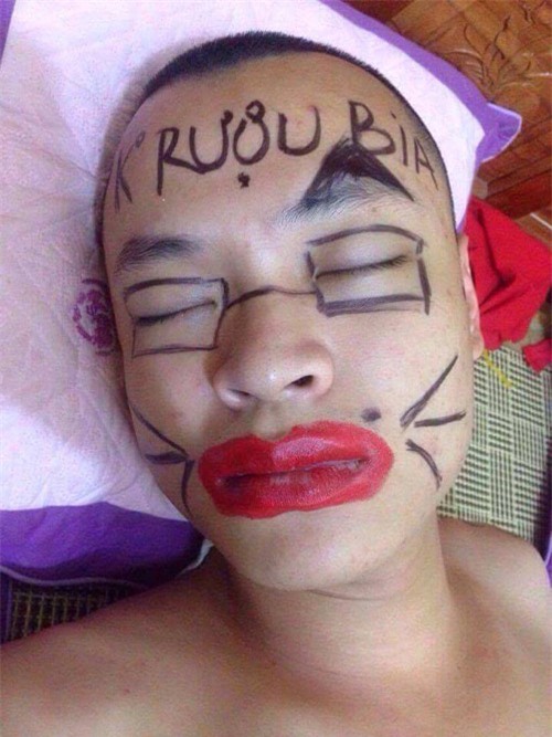 tuc chong ruou say le nhe ca dem, vo tre bau bi lam dieu nay khien chong so den gia - 1