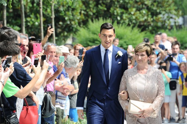 Lễ cưới lung linh của trai đẹp Darmian - Ảnh 1.