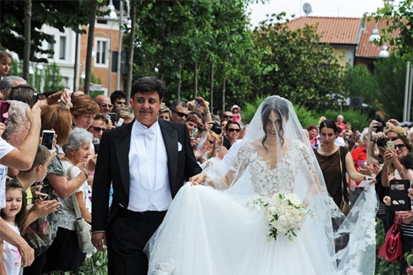 Lễ cưới lung linh của trai đẹp Darmian - Ảnh 2.