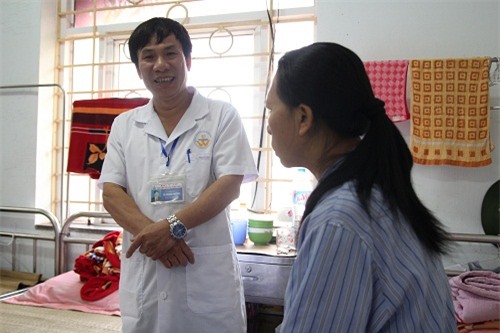 mac tram cam sau sinh, vo om con tu tu, chong van nghi vo dang "gio tro" de duoc ve nha ngoai - 2