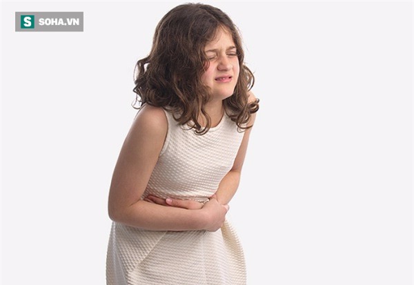 2,5 tuổi bị chảy máu dạ dày: Bố mẹ tá hoả vì nguyên nhân khiến con mắc bệnh  - Ảnh 1.