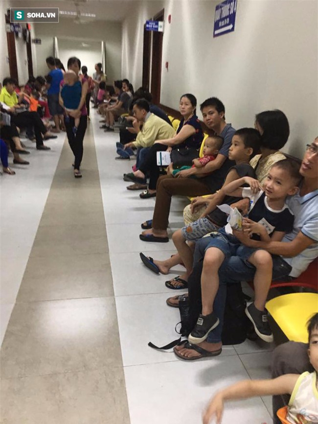 2,5 tuổi bị chảy máu dạ dày: Bố mẹ tá hoả vì nguyên nhân khiến con mắc bệnh - Ảnh 2.