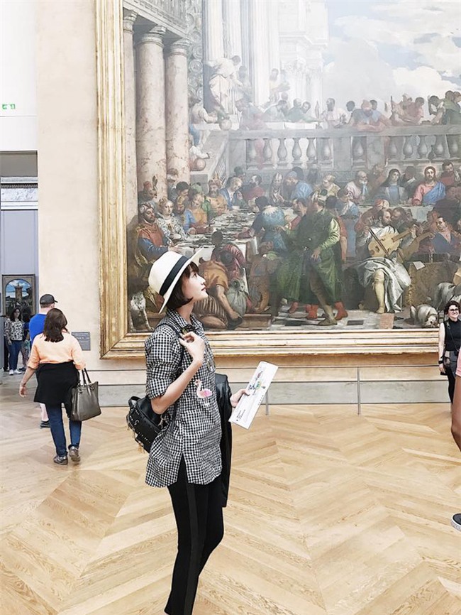 Ngọc Trinh khoe chân thon dài mướt mải, trong khi Hà Hồ lấp ló vòng 1 nóng bỏng - Ảnh 15.