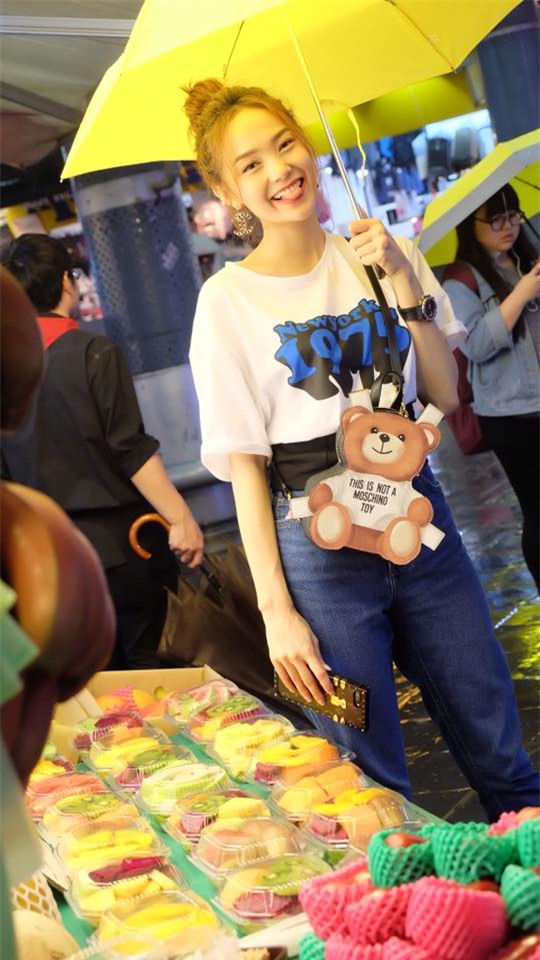 Ngọc Trinh khoe chân thon dài mướt mải, trong khi Hà Hồ lấp ló vòng 1 nóng bỏng - Ảnh 19.