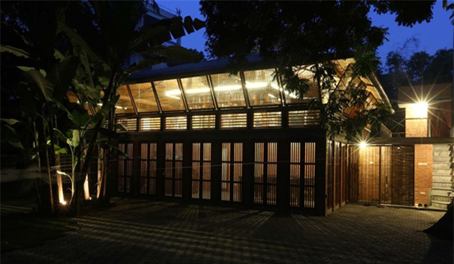 giua trung tam ha noi co ngoi nha tre truyen thong dep the nay sao? hinh anh 16