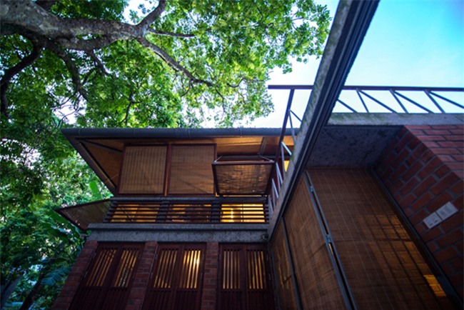 giua trung tam ha noi co ngoi nha tre truyen thong dep the nay sao? hinh anh 2