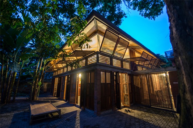 giua trung tam ha noi co ngoi nha tre truyen thong dep the nay sao? hinh anh 3